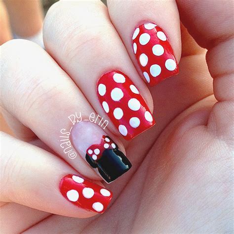 Minnie Mouse nails